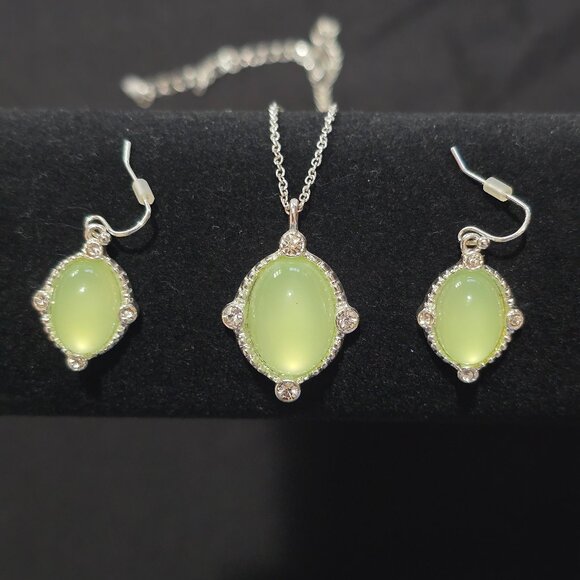 AVON Necklace and earrings set - Picture 1 of 3